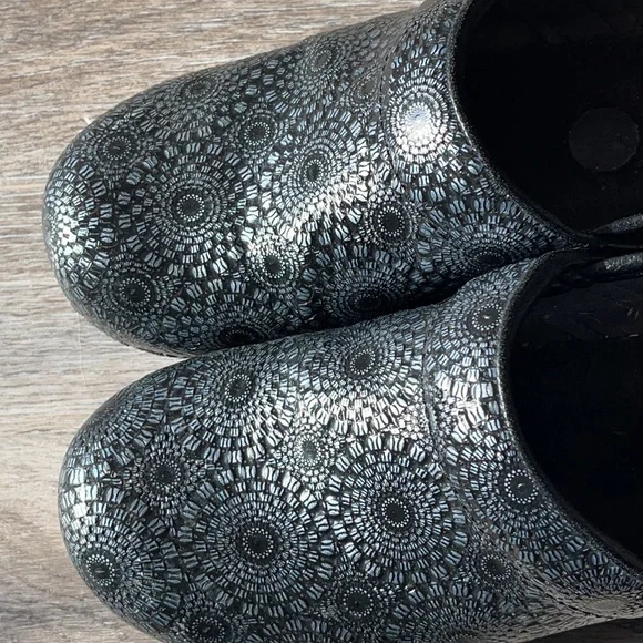 Dansko Clogs Size 37 ( US 6.5-7) - Picture 2 of 16